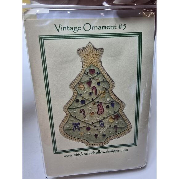 Vintage Tree Ornament Christmas Holiday 4" x 5" Creative Embroidery - Picture 1 of 2